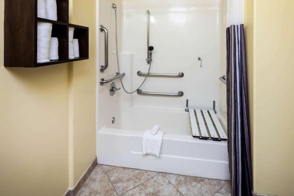 La Quinta Inn & Suites by Wyndham Inglewood image 20