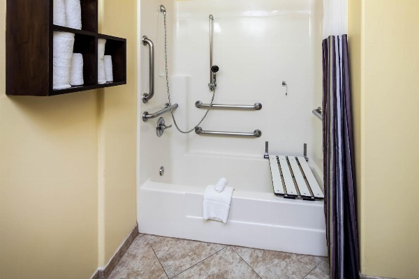 La Quinta Inn & Suites by Wyndham Inglewood image 7